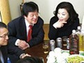 還暦同窓会 40年振りに再会した同級生　サンプル画像03